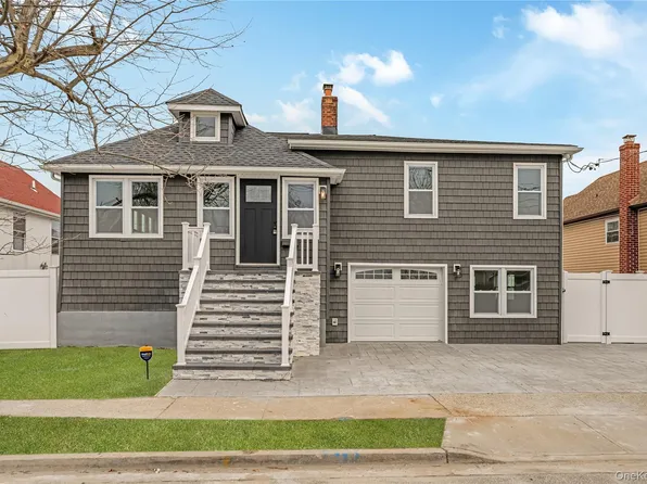 1043 Delaware Avenue, Island Park, NY 11558