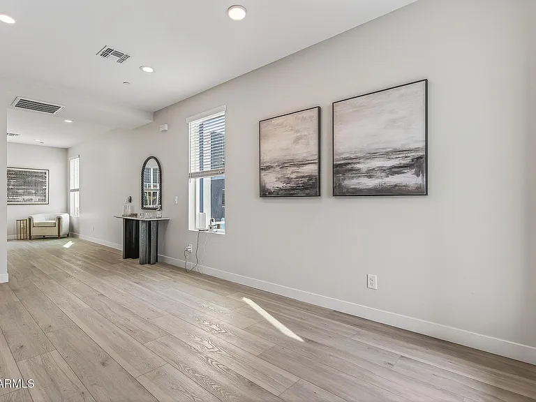 2601 E Clarendon Ave #3 — Photo 22