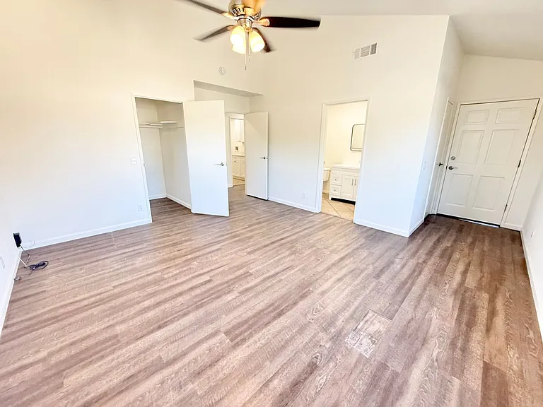 385 Loma — Photo 7
