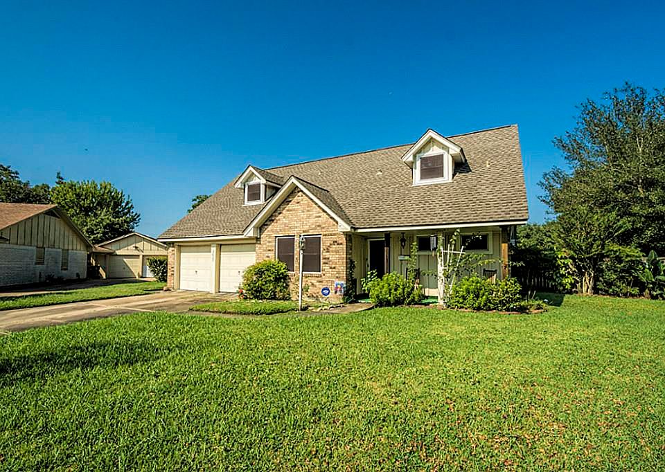 1st image of 2632 Lake Park Dr