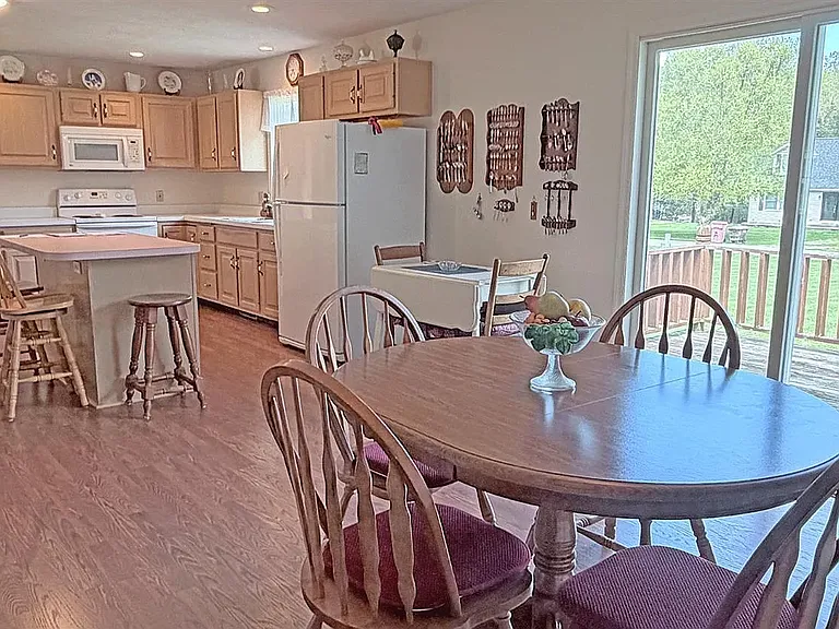 410 Sweetvalley Ln — Photo 8