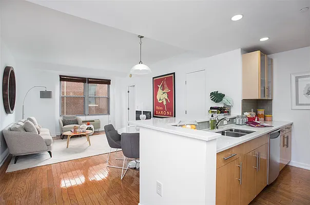 Sold by Christoph Schluender Realty | media 10