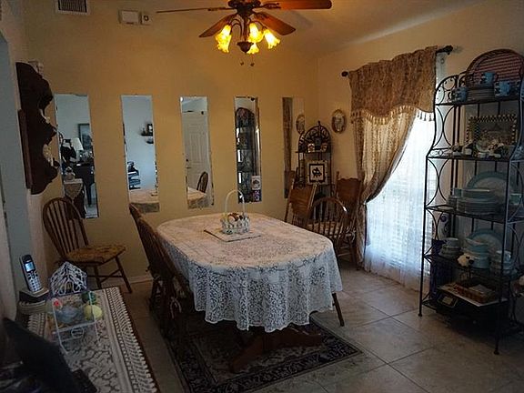 3rd image of 7931 Apple Blossom Dr