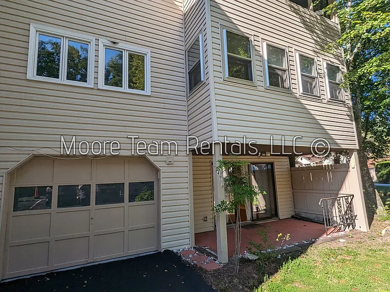 471 Britton Creek Dr — Photo 16