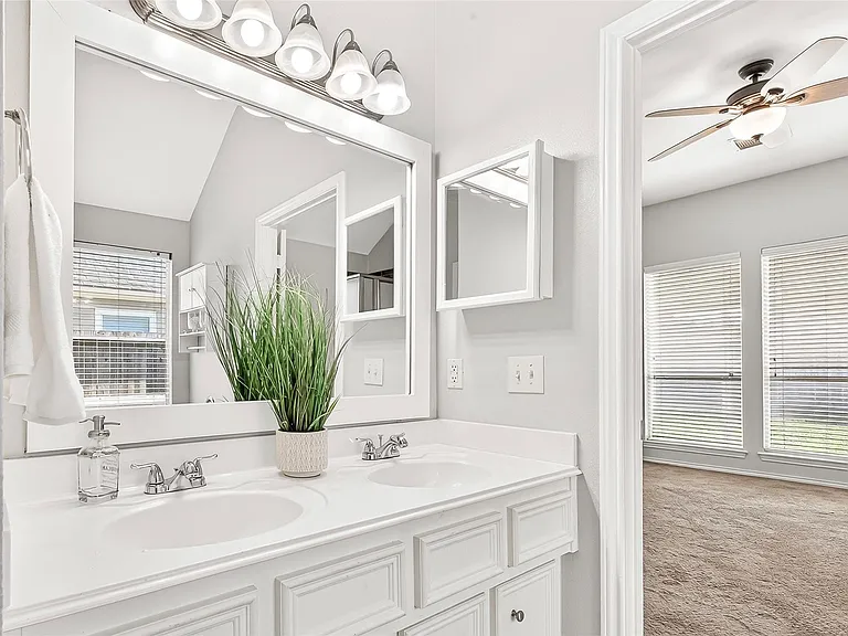 7116 Granger Ridge Ln — Photo 17