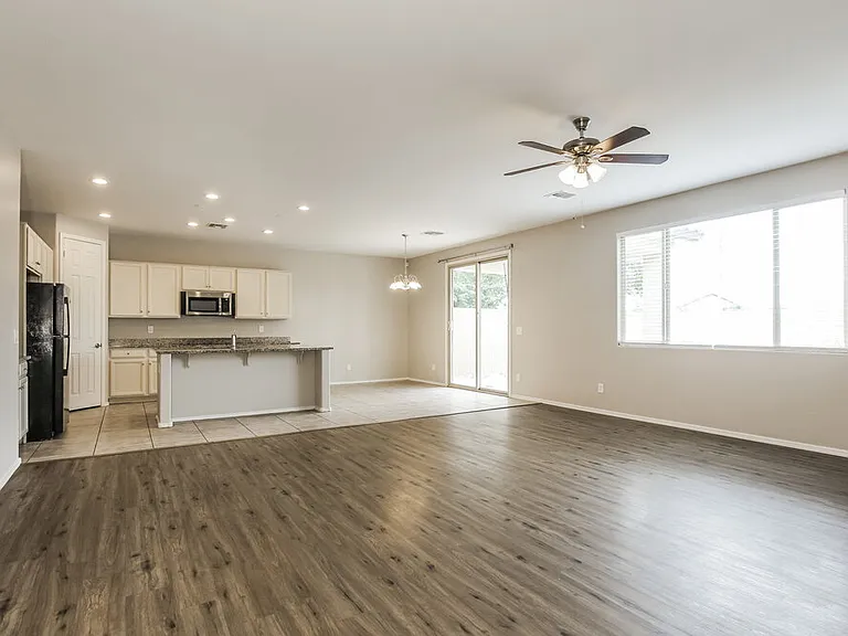 6114 S 30th Ln — Photo 3