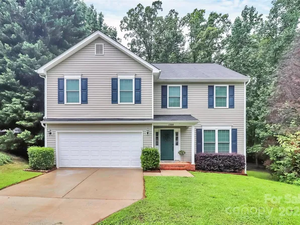 1300 Dunmore Ct, Clover, SC 29710