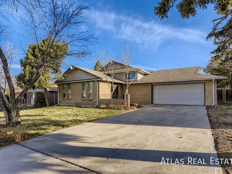364 S Peoria Cir — Photo 1