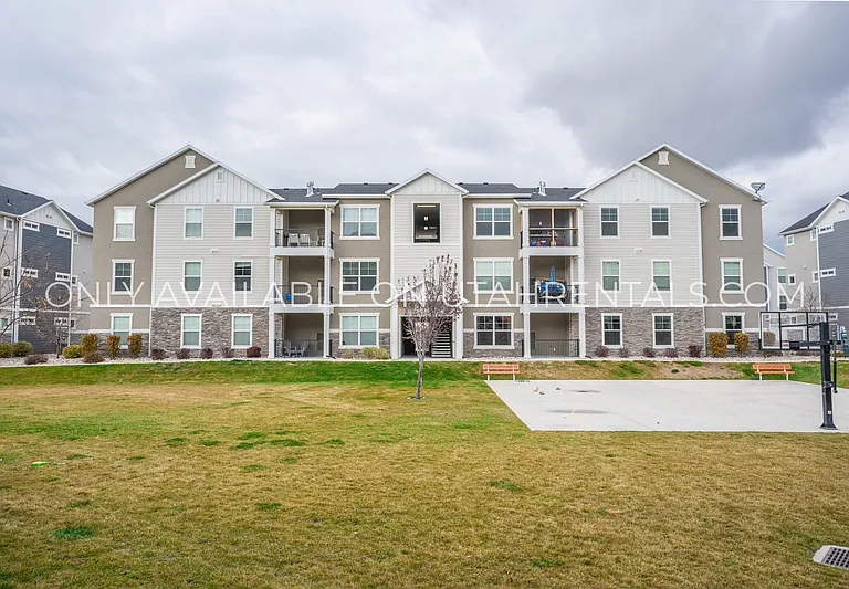 71 W Silver Springs Dr — Photo 24