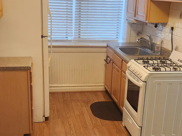 179 Manhattan Avenue image 7 of 19