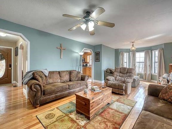 5th image of 99 Highland Cir