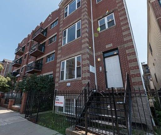 2nd image of 2039 W Superior St #1JC