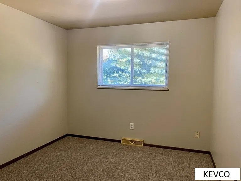 2805 Redwing Rd — Photo 10