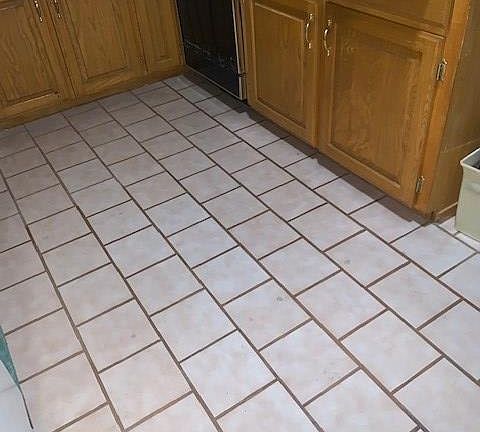 5th image of 2902 Tanglewood Dr