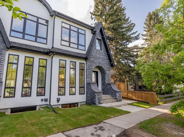2205 E 26a St SW, Calgary, AB T3E 2C4