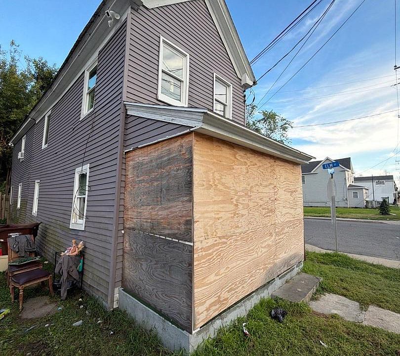 1st image of 526 Pine St