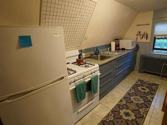3rd image of 1040 Washington Ave