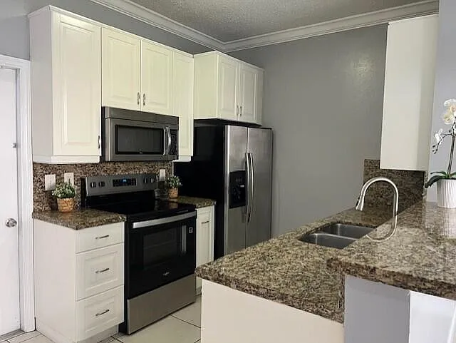 2163 Madeira Dr — Photo 5