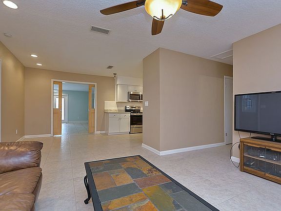 5th image of 10924 N Edison Ave