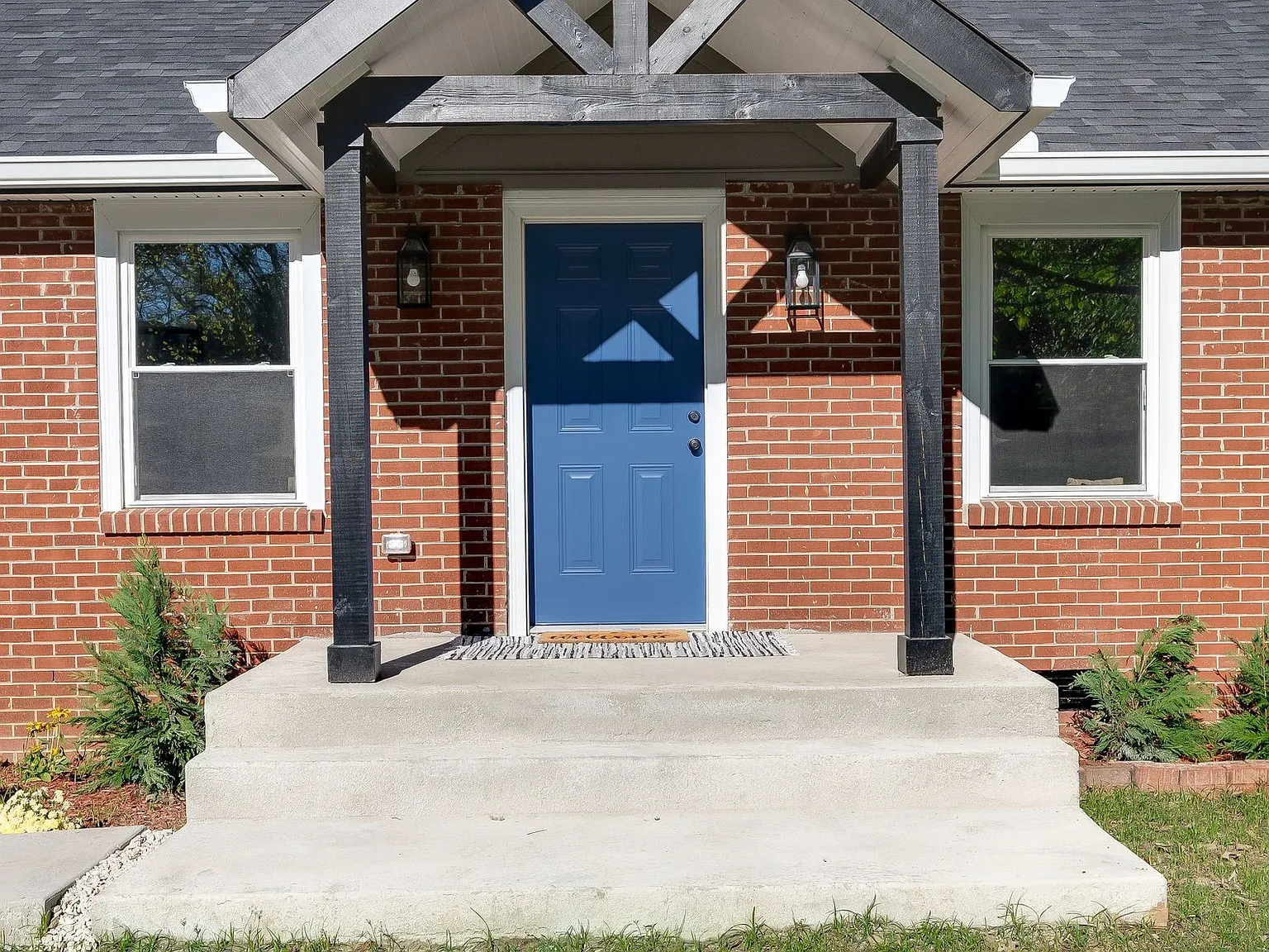 3 bed, 1279 sqft, $2,795 — Photo 2