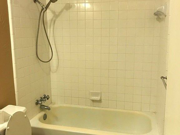 3rd image of 817 Camellia Ct
