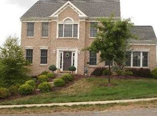 123 Springhill Dr, Oakdale, PA
