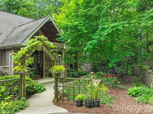 522 Silver Hawk Ln, Weaverville, NC 28787
