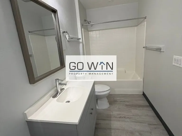 23 E Illini St — Photo 8