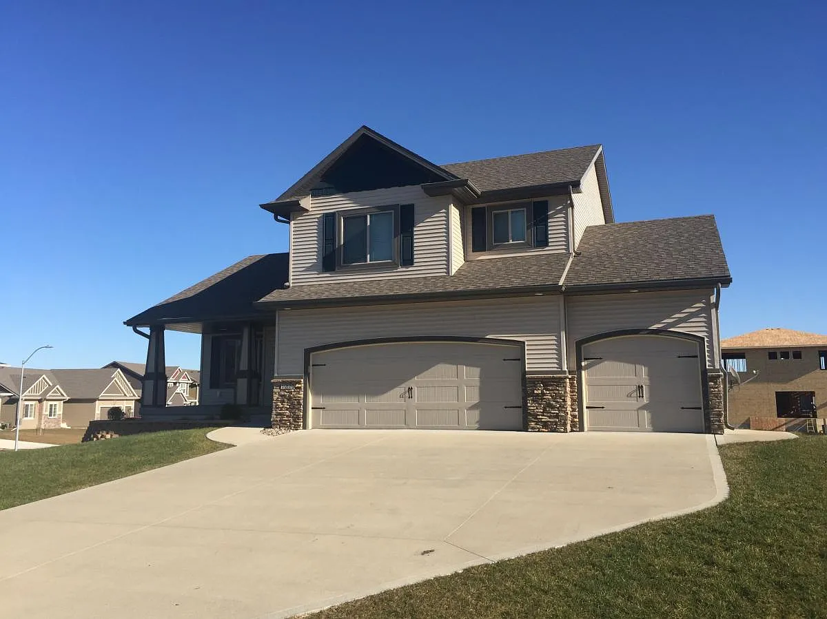 4 bed, 3.5 bath, 2501 sqft, $2,625 — Photo 2