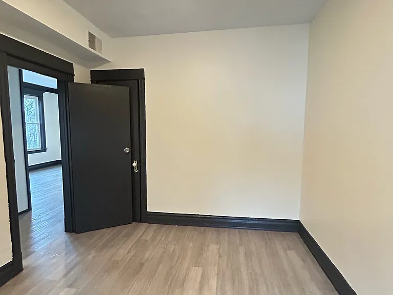 841 W 61st St #2 — Photo 10