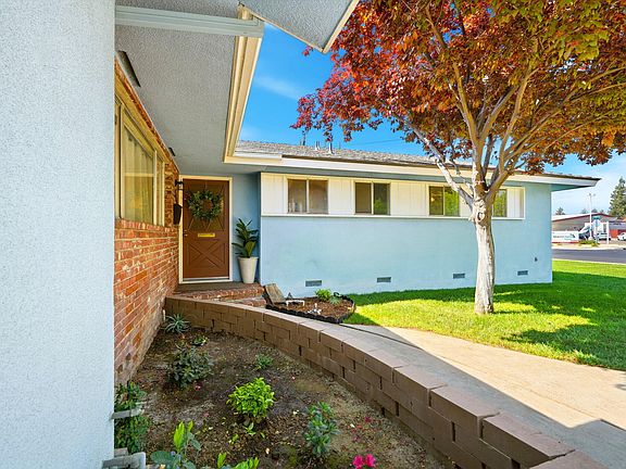 3rd image of 289 W Cypress Avenue