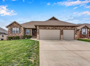 641 N Maplewood Hills Rd, Nixa, MO 65714
