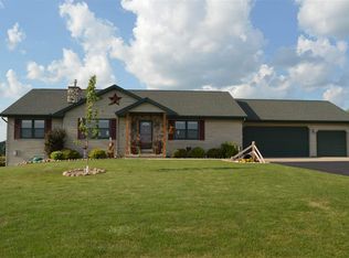 E7248 Doud Rd, New London, WI 54961