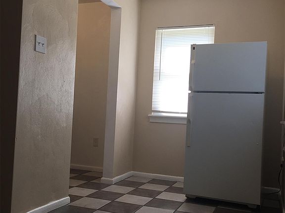 2nd image of 182 W Seaview Ave APT 4