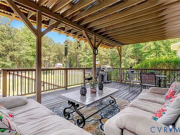 4th image of 3860 Willow Creek Dr