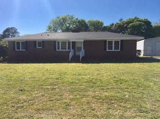 1409 Woodlawn Rd, Greenwood, SC 29646