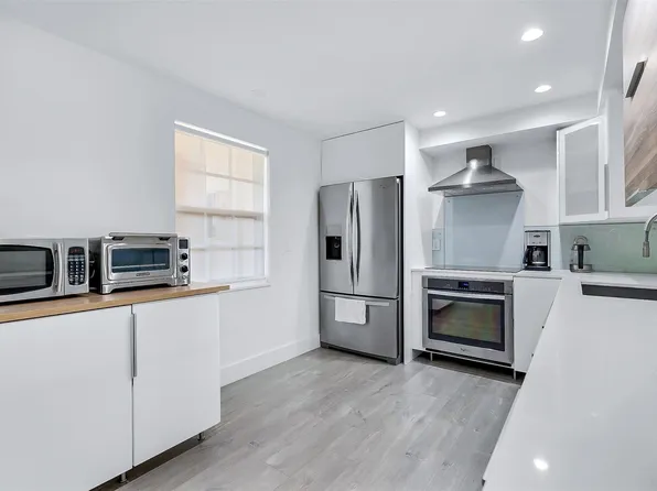 3611 Oaks Clubhouse Dr APT 203, Pompano Beach, FL 33069