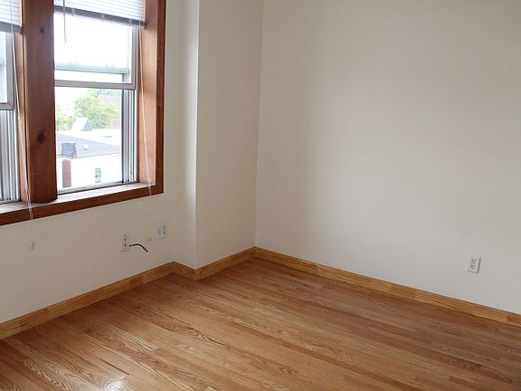5th image of 45 Newkirk St APT 202