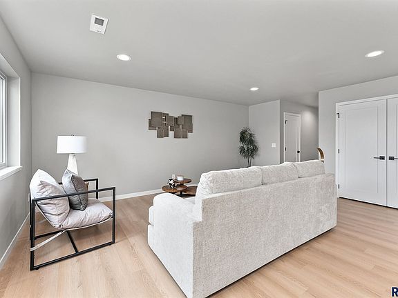 4th image of 533 Harper Circle Cir
