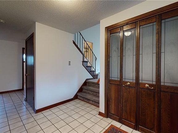 4th image of 105 Birkshire Dr