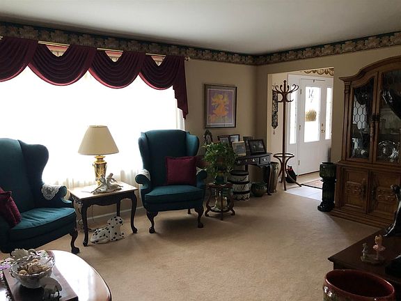 3rd image of 41 Sandalwood Ln