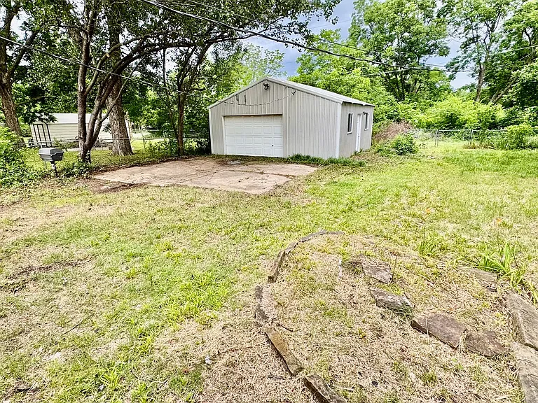 43 Townsend Ave — Photo 21