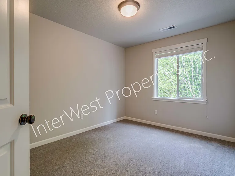 10404 NE 61st Cir — Photo 20