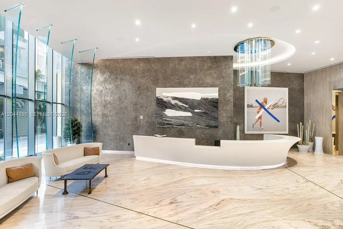 Brickell Flatiron Condo — Photo 2