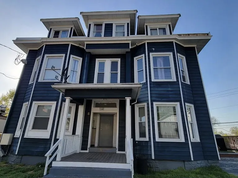 570 Broad St #1D — Photo 11