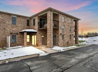 1346 Parke Dr, Crown Point, IN 46307