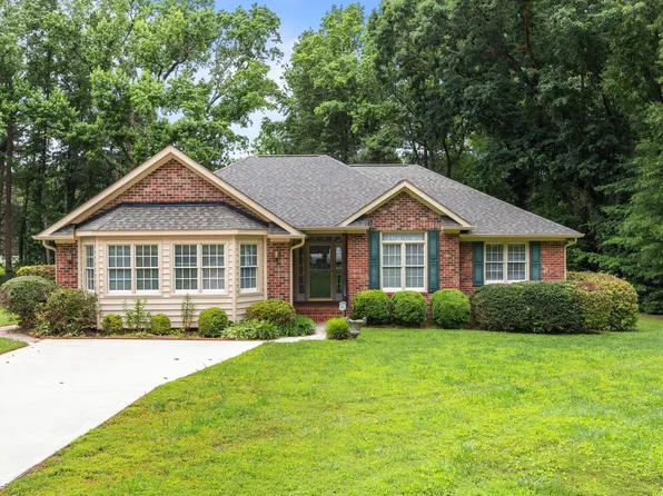 143 Cedarwood Dr, Henderson, NC 27536