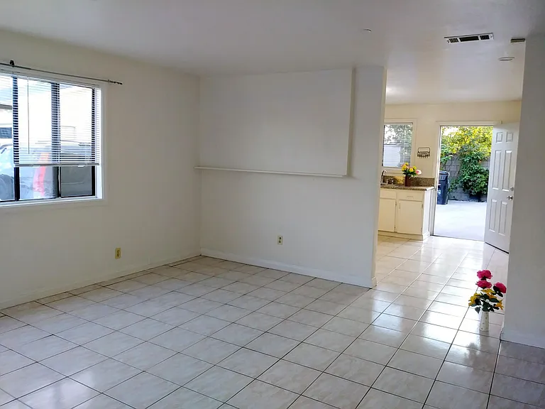 14841 Hunter Ln — Photo 3