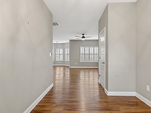 3rd image of 236 Old Woolen Mill Ln