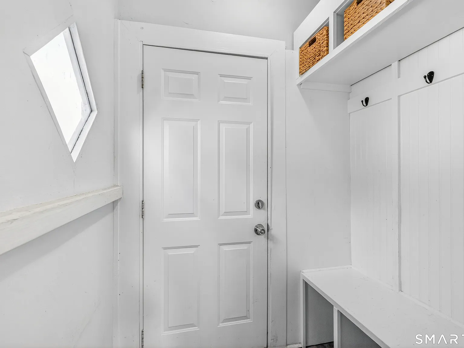 1 bed, 1.0 bath, 744 sqft, $1,900 — Photo 3